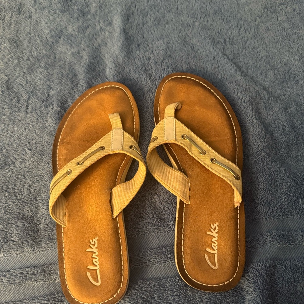 Clarks Women's khaki colored Sandals